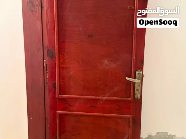 8 ابواب داخلية و 3 ابواب رئيسية لوح