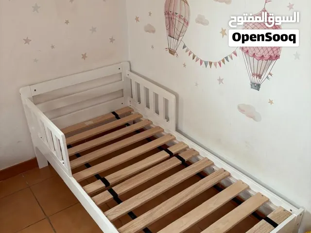سرير أطفال للبيع