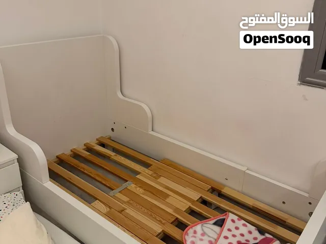 سرير أطفال إيكيا قابل للتمديد والتصغير مع اسفنجته