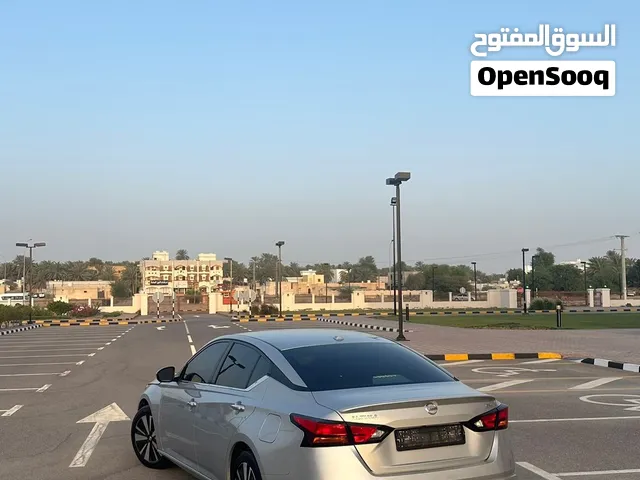 نيسان التيما نظيف