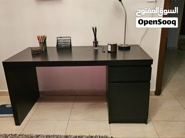 مكتب لون اسود ايكيا