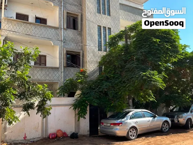 للبيع عمارة وحوش عمارة للبيع في موقع مميز، مناسبة للسكن أو الاستثمار، وتتميز بمساحة جيدة وموقع مم