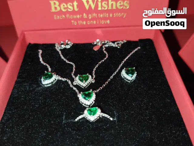 طقم فضة 925 فاخر 4 قطع مع العلبة – تصميم مميز جدًا