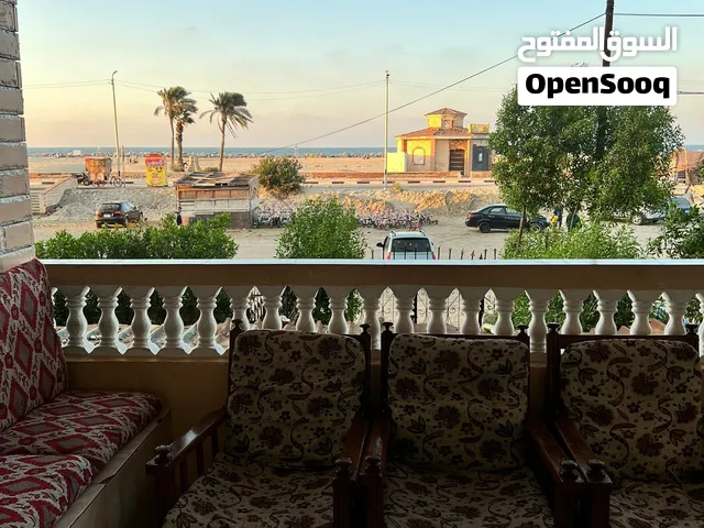 شقق للايجار 3 غرف 2 حمام  من المالك مباشر اول مطل علي البحر
