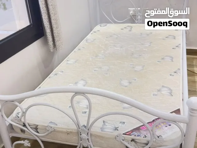 سرير حديد لشخص واحد