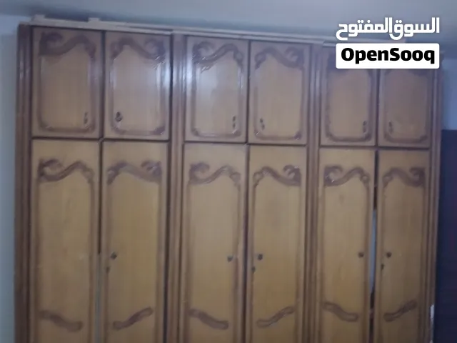 خزانة طابقين خشب نظيف