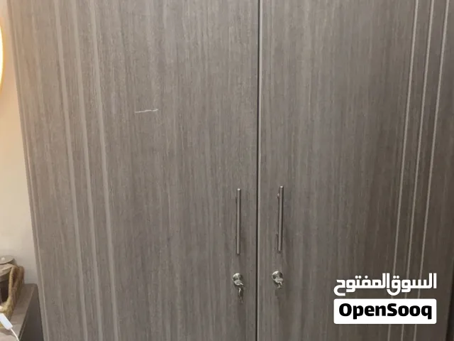 كبت ملابس شبه جديد