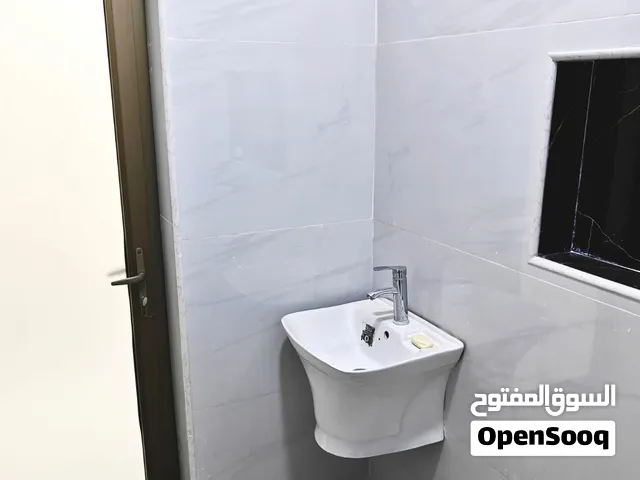 يوجد ايجارات في ياسين خريبط ارضي 600 طابق اول 500 محتويات غرفتين وصاله ومطبخ وصحيات