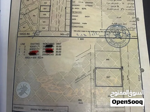 للبيع مبنى تجاري وصناعي خفيف في بوشر المسفاة محلات تجاريه وخلف مخزن كبير  مع مكتب موقع  على الشارع