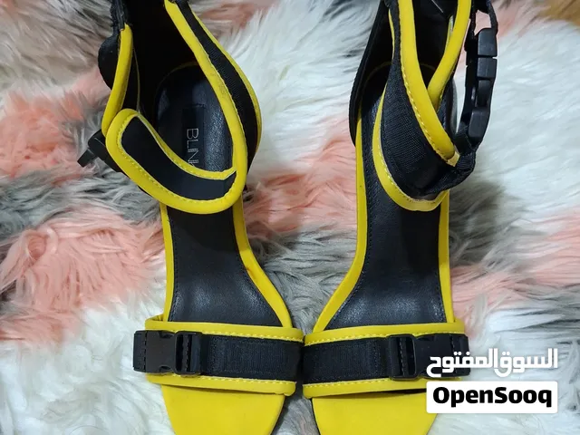 احذية نسائية للبيع في ابو ظبي معسكر ال نهيان