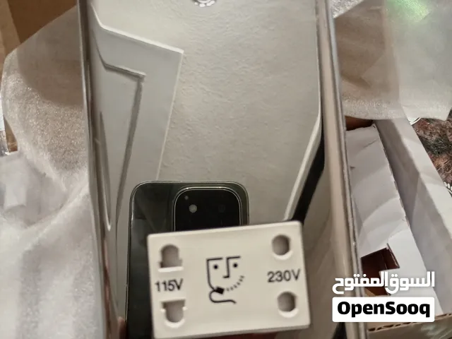 بريز (مقبس) صنع بريطاني مخرجين كهرباء 220 و 110 جديد غير مستعمل