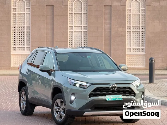 تويوتا راف فور XLE 2022 فورويل بلون مميز نظيفة جداً ، تسجيل جديد