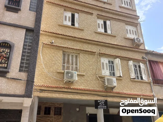 منزل مكون من ثلاث طوابق وكراج بعقد موثق ودفتر عقاري مساحته 156