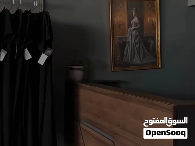 طاولة استقبال (كاونتر ريسبشن) مودرن راقية - بطول 2 متر بحالة ممتازة
