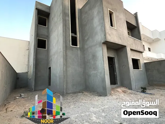 فيلا دورين وملحق نص تشطيب للبيع .عين زارة السدرة