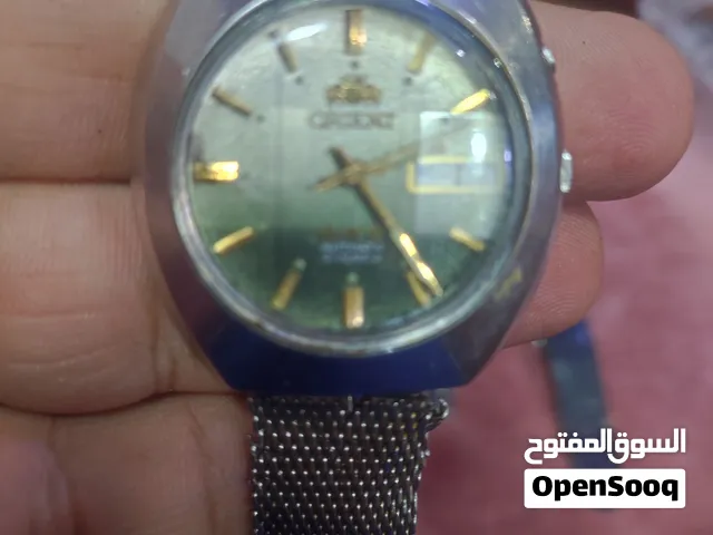 نوادر ساعات تعمل