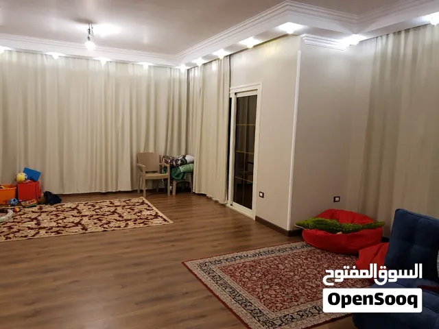 فرصة استثمارية وسكنية مميزة للسكن الراقي العائلي عماره فاخره مسجلة شهر عقاري