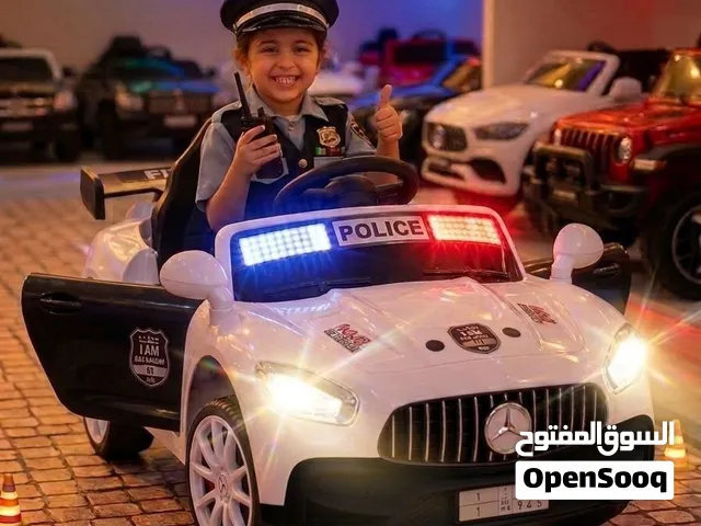 سيارة شرطة مرسيدس كهربائية للأطفال مع اضاءات وفلاش وجهاز لاسلكي وبسعر جميل جداً