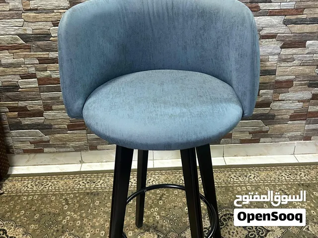 كراسي بار عالية وكراسي عادية ووتربروف وطاولات مطابخ او كوفي هاوس او دراسة