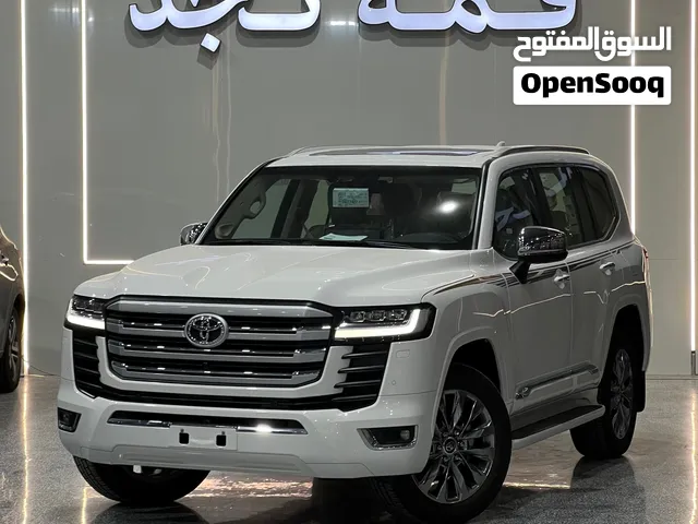 تويوتا لاندكروزر VX فل كامل خليجي دبل بنزين تماتيك لون ابيض / بيج موديل 2026