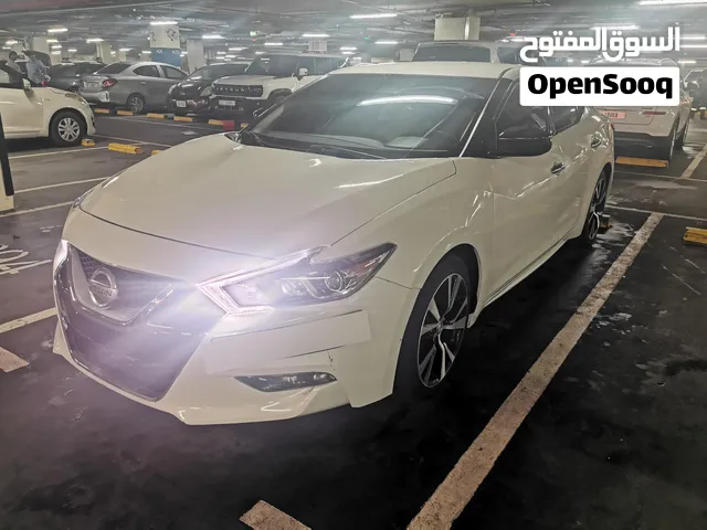 Nissam maxima 2018 GCC in perfect condition. Price is negotiable slightly