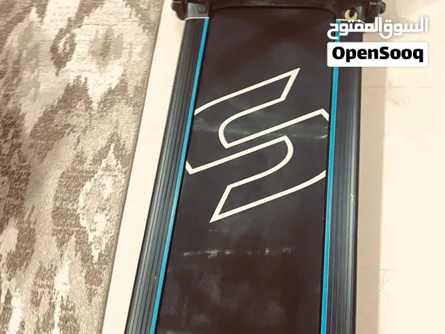 جهاز مشي نظيف ويعمل بشكل جيد