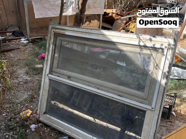 شباك نوعية اصلية ممتازة ويا القاعدة الحديد متر عرضه ومتر وعشرين طول