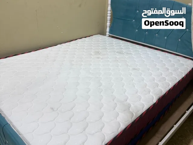 سرير نوم مخمل تركواز مع تطريز كريستا