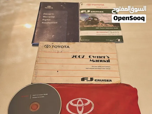 للبيع كتيبات وملحقات الوكالة الأصلية لتويوتا FJ Cruiser موديل2007
