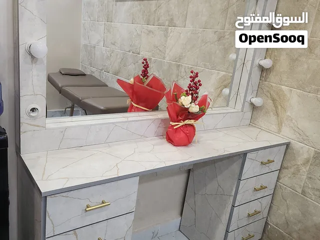 بضاعة صالون للبيع  بسعر مغري