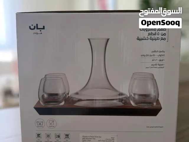 طقم مكوّن من 4 قطع: أكواب وزجاجة من Pan Home