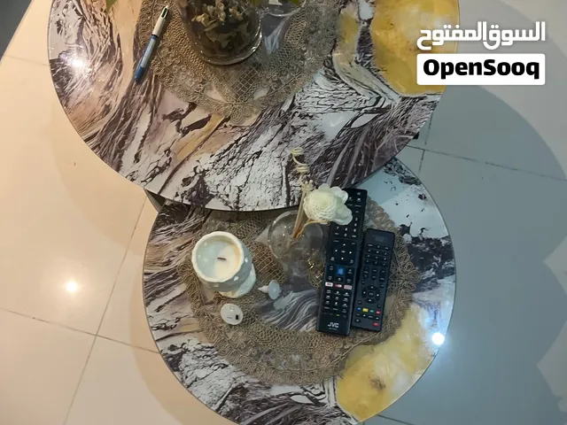 طاولات خدمة / قهوة دائرية متداخلة (طقم طاولتين) - بحالة ممتازة