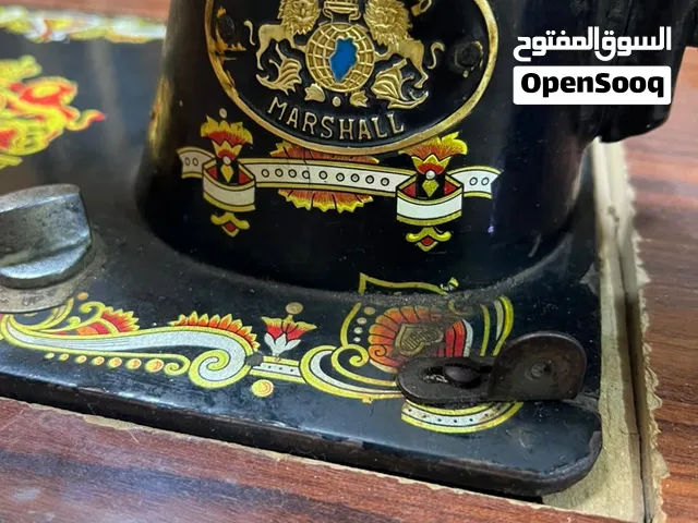 مكينة خياطة مستعمله لكن نظيفه تماما ماركة مارشال كما موضح بالصوره عيبها تشبخ بالخياط بظهر القماش فقط