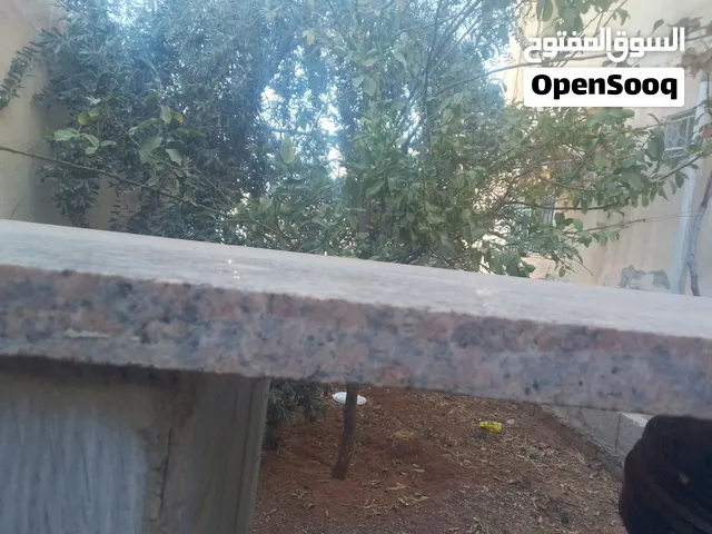 بلاط رخام غرانيت سعودي اشتريته 400 بدلت مطبخي190*60 106*60 164 يو جد كيرف
