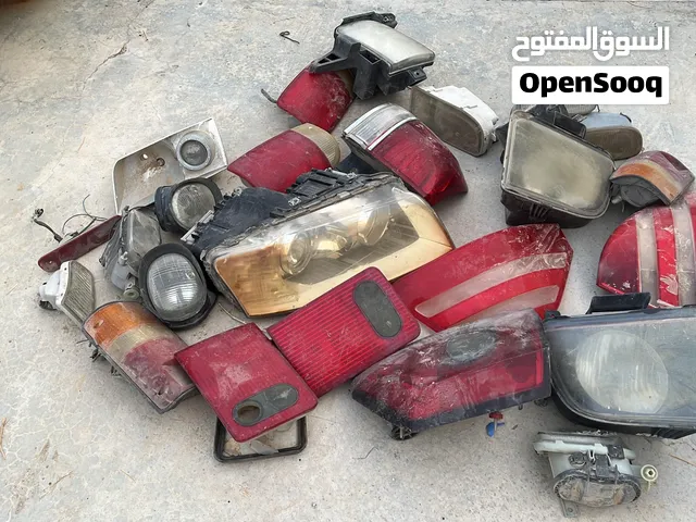 مصباح إضاءة سيارات مستعمل بحالة جيدة للبيع