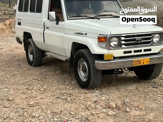 تويوتا لاند كروزر مسقف