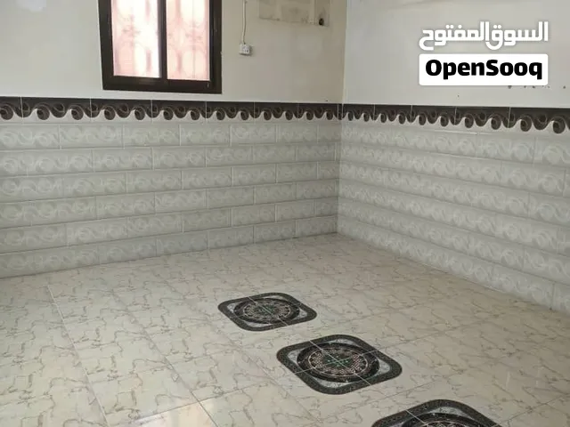للبيع بيت كبير في البريقه السوق القديم  في السوق القديم قريب من الجامع الكبير