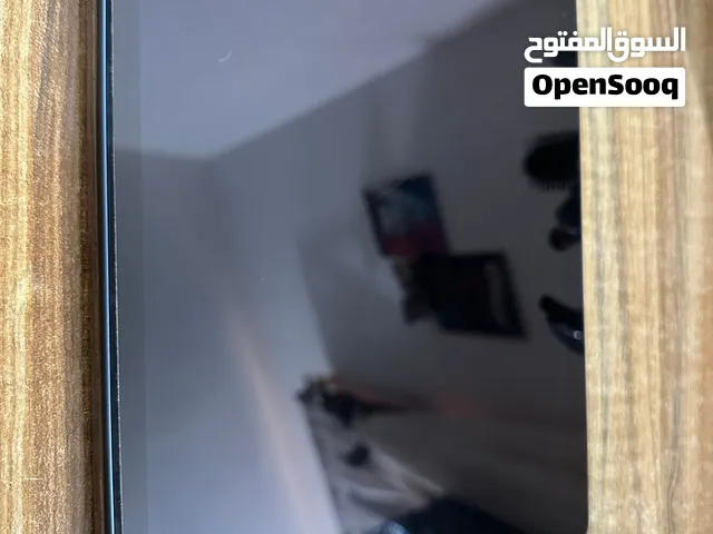 ايباد Air5 معالج M1 مساحة 64 نضافة فول ويا كفر و كيبورد وبعده بضمان الشركة بدون كارتون
