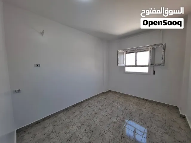 شقة سكنية للإيجار- كرزار بالقرب من سوق البركة- مصراتة - 1000د.ل