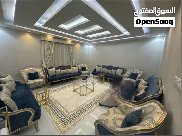 للبيع طقم كنب كلاسيكي فخم كحلي وذهبي مع الفرشة والستارة