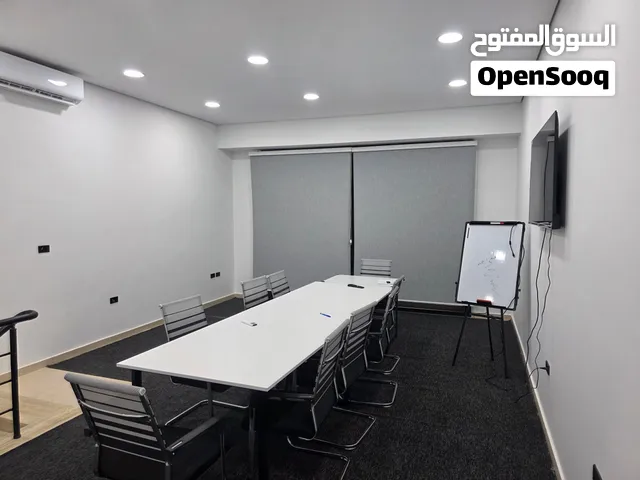 قاعة مميزة للإيجار جاهزة لاستقبال فعالياتك ودوراتك
