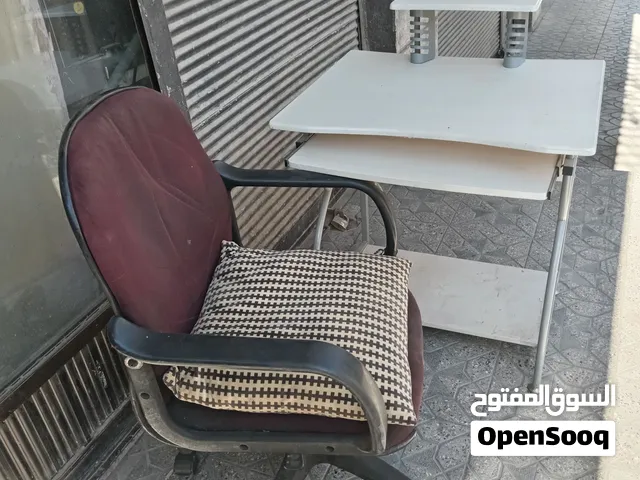 مكتب وكرسي مستعمل للبيع