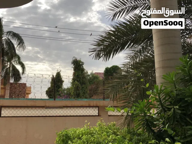 للإيجار – منزل مميز في أم درمان، المهندسين For Rent – Spacious 3-Storey House in Al-Muhandisin, Omdu