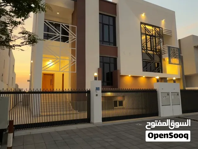 فلل تجارية على الخط الاول في الخوض السادسة