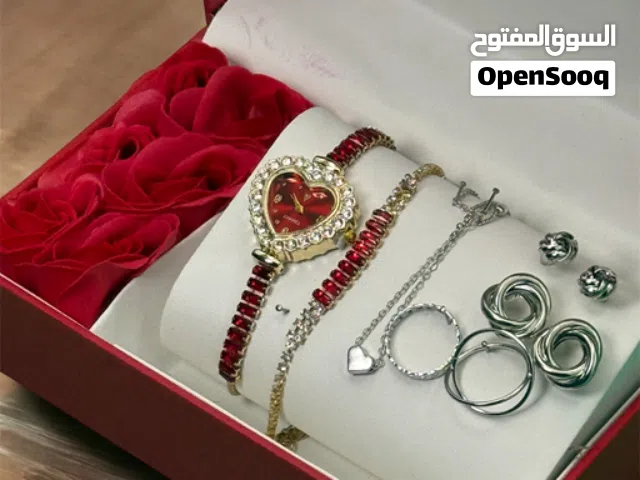 طقم هدايا نسائي فاخر ساعة واكسسوارات مثالية ممتازة السعر 20 الف دينار عراقي