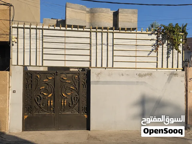 بيت للايحار في منطقة الكاظمية الهبنه خمس غرف نوم وصالة وهول وحديقة وكراج وسطحين واربع حمامات طابقين