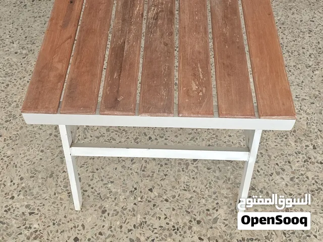 طاوله  حدائق خشبيه مع اطار معدني