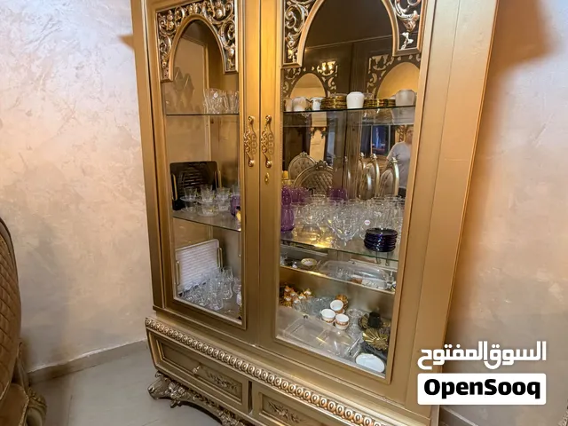 طقمين كنب وطقم سفره ثلاث قطع