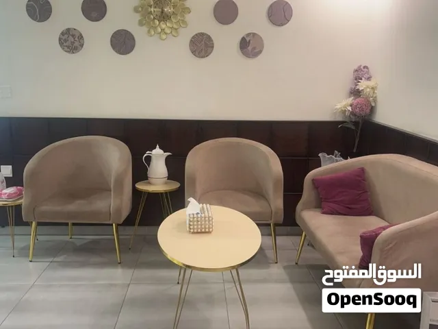 عدة صالون نسائي كاملة للبيع  بحالة جيدة جدا ...