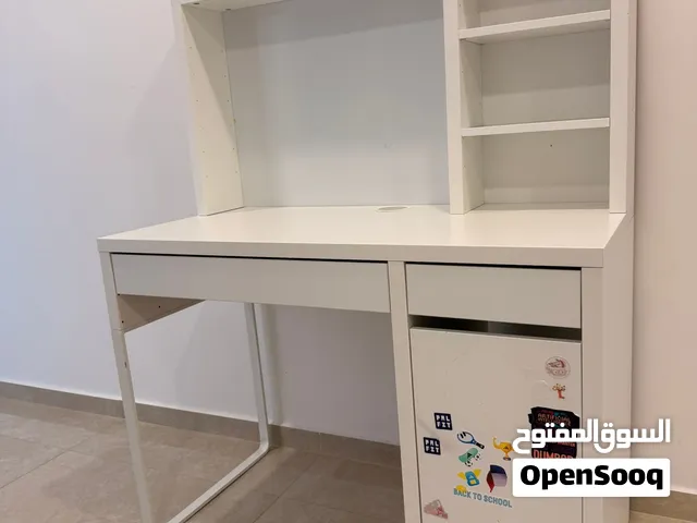 مكتب ايكيا ابيض خشب  حجم 105 x 50 سم